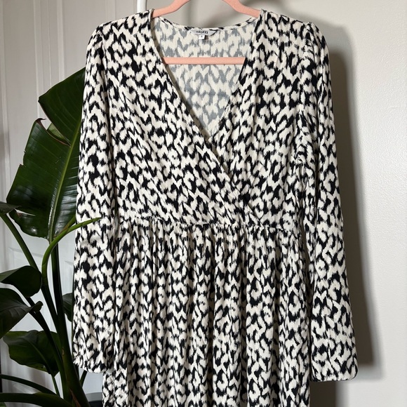 3/10$ 🌷 The Bay mbyM Maikki Printed Surplice Midi Dress Ohara Print - Picture 4 of 9